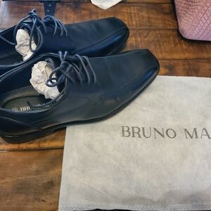 Bruno Magli Black Leather Derby Shoes — Sleek Lace-Up Dress Oxfords